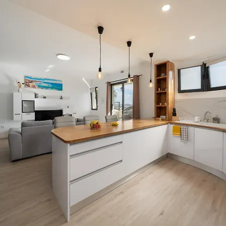 Casa Jorge Calaca By An Island Канисал